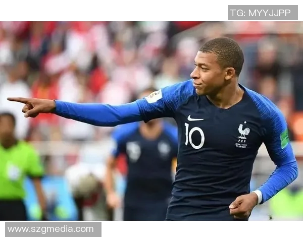 法国队逆转秘鲁队以2比1获胜展现强大实力与团队合作精神